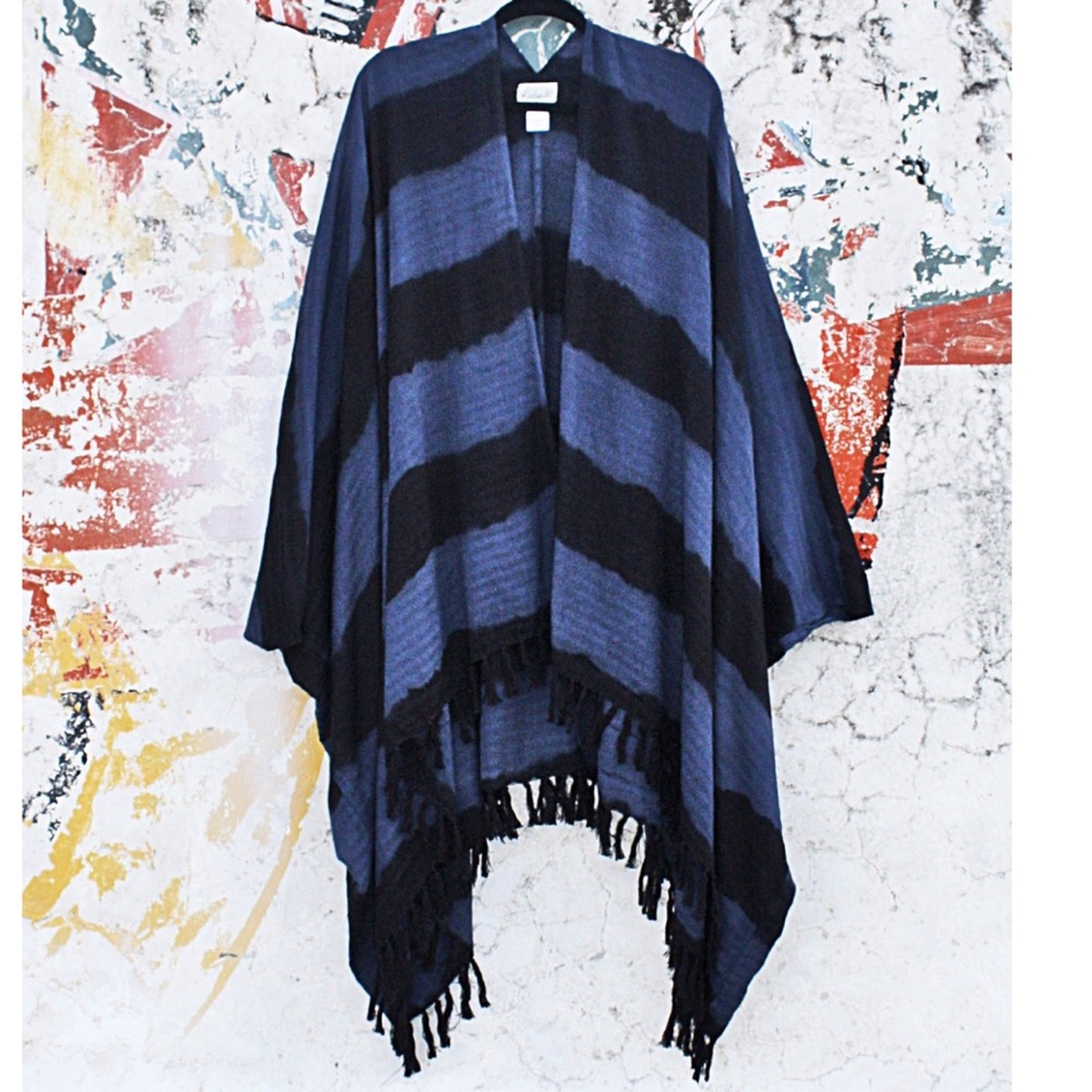KETZALI MIDNIGHT UTZ PONCHO - Picture 2 of 8